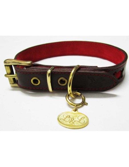 Collar para perro de piel marrón modelo calavera roja